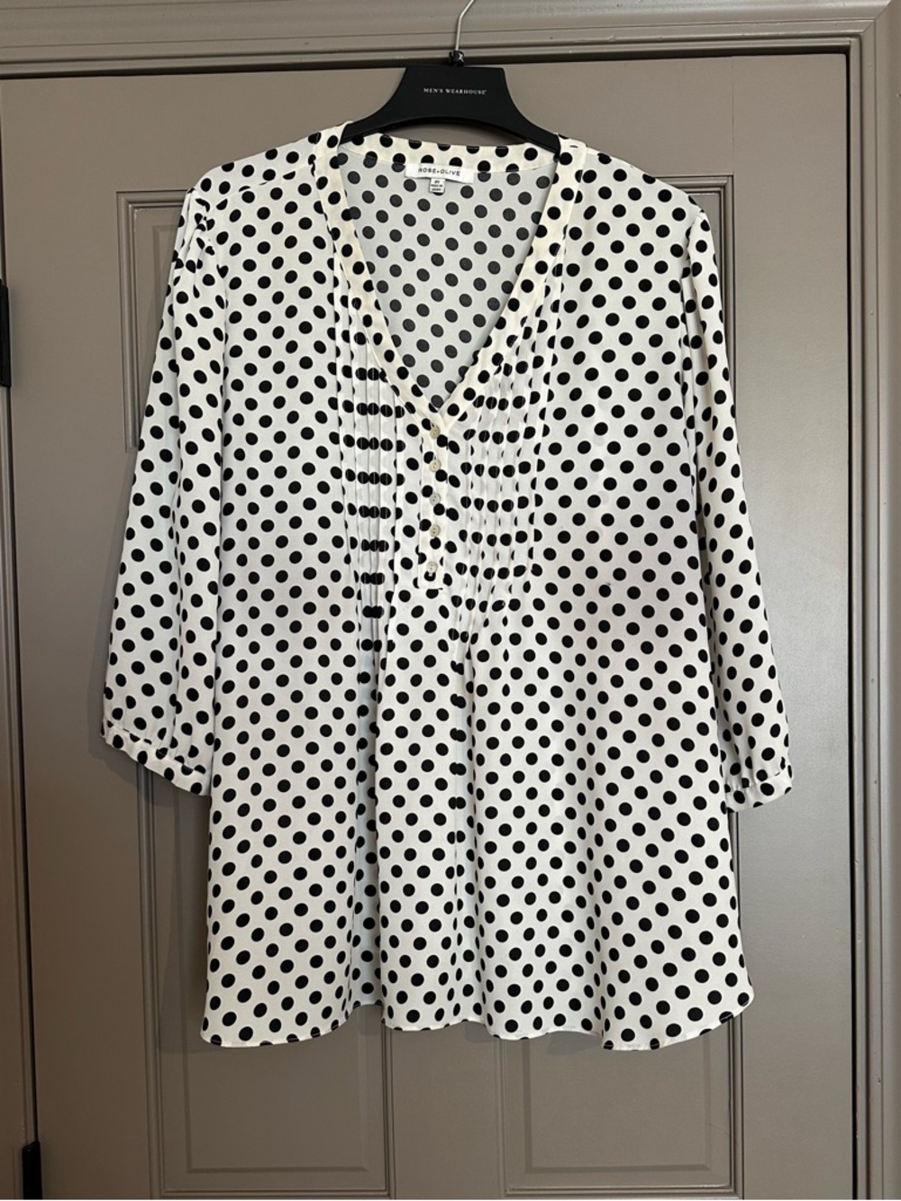 Rose & Olive Plus size 2x Polka Dot V-Neck Blouse Ivory Black